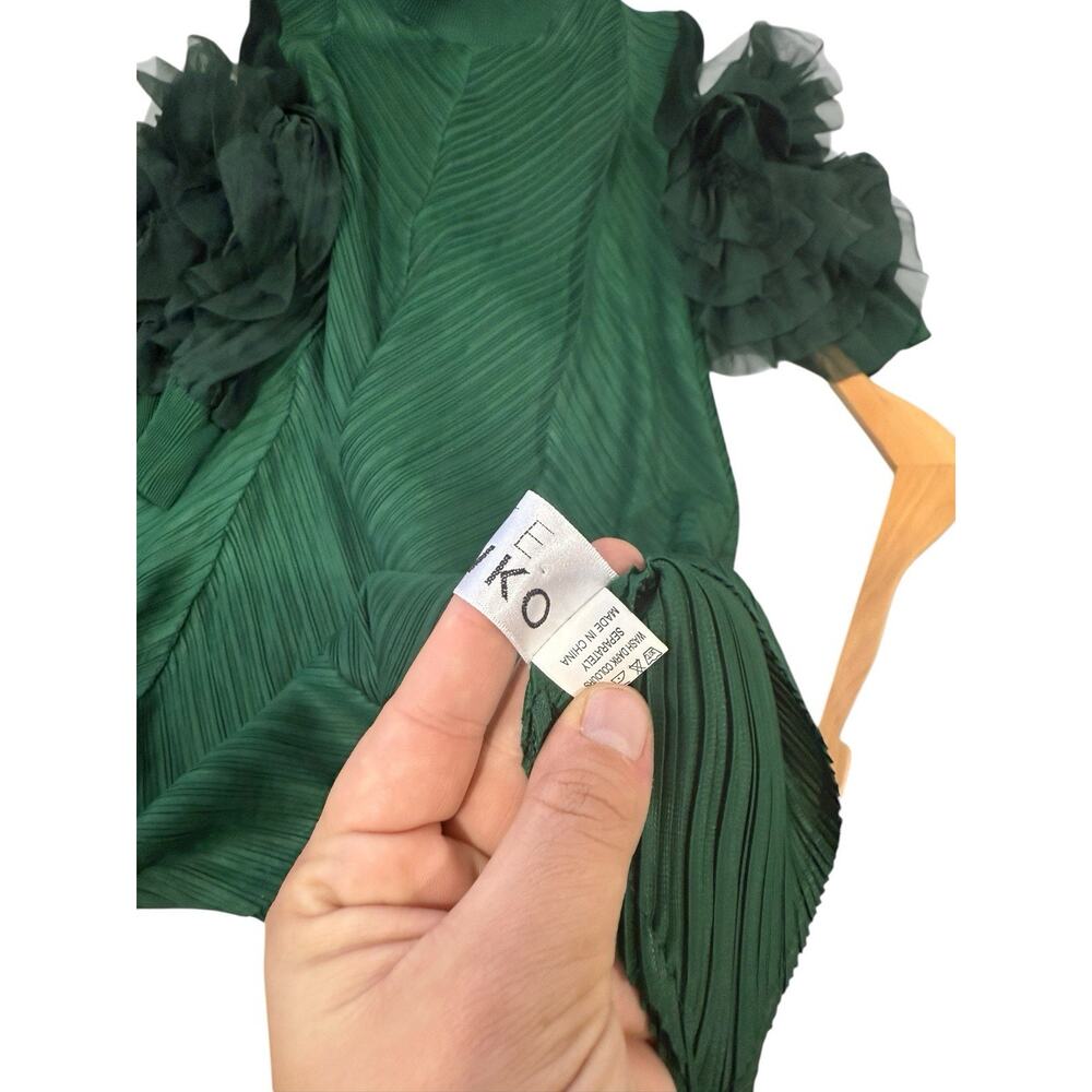 Elegant Green Dress - Picture 5 of 12